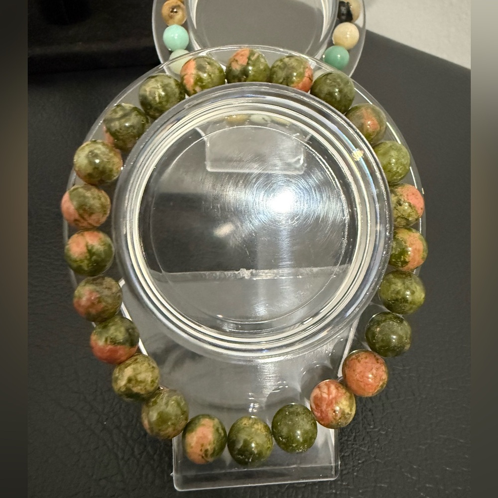 Elegant Green and Pink Beaded Bracelet